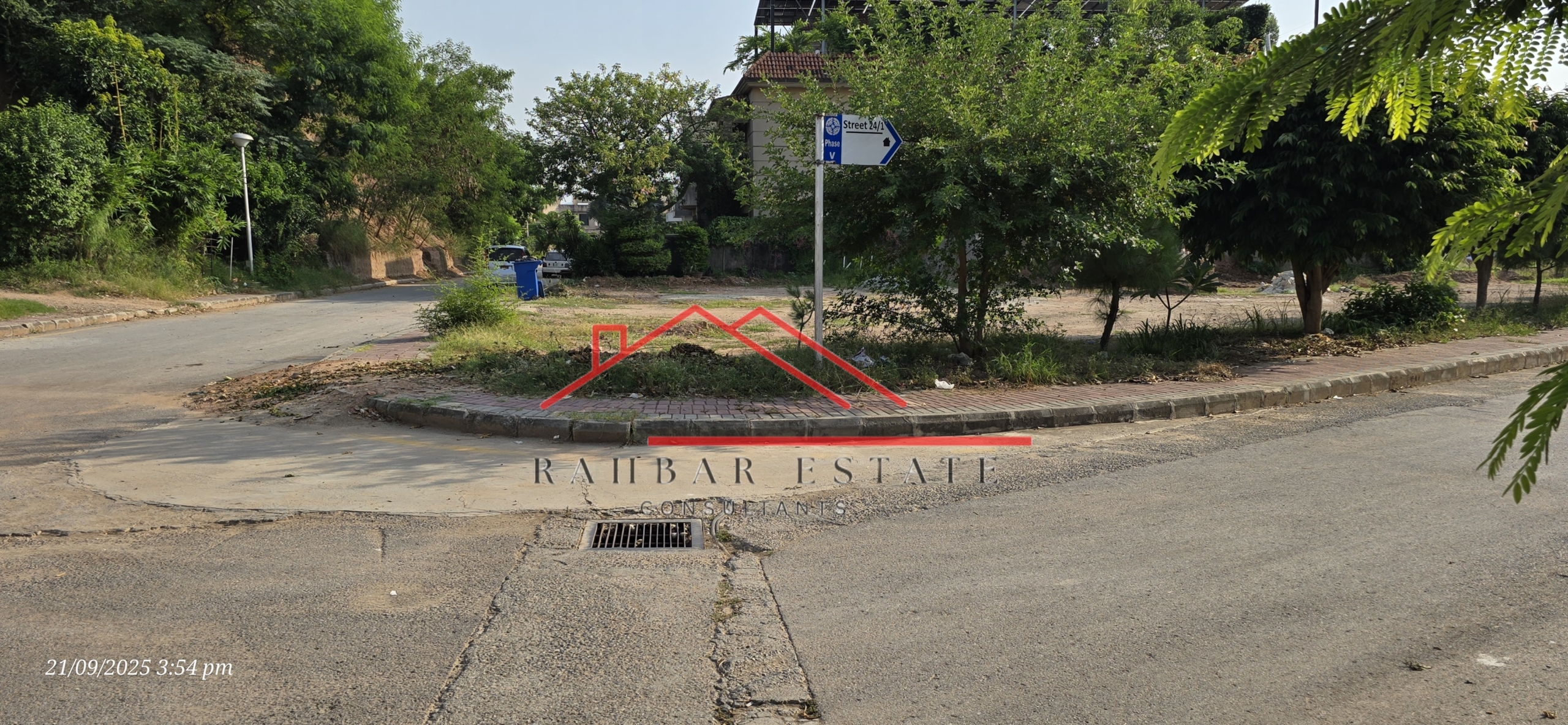 1-kanal-bahria-plot-phase5-corner-485.jpg alt="Solid land 1 Kanal Bahria Plot Phase 5 with soil test"