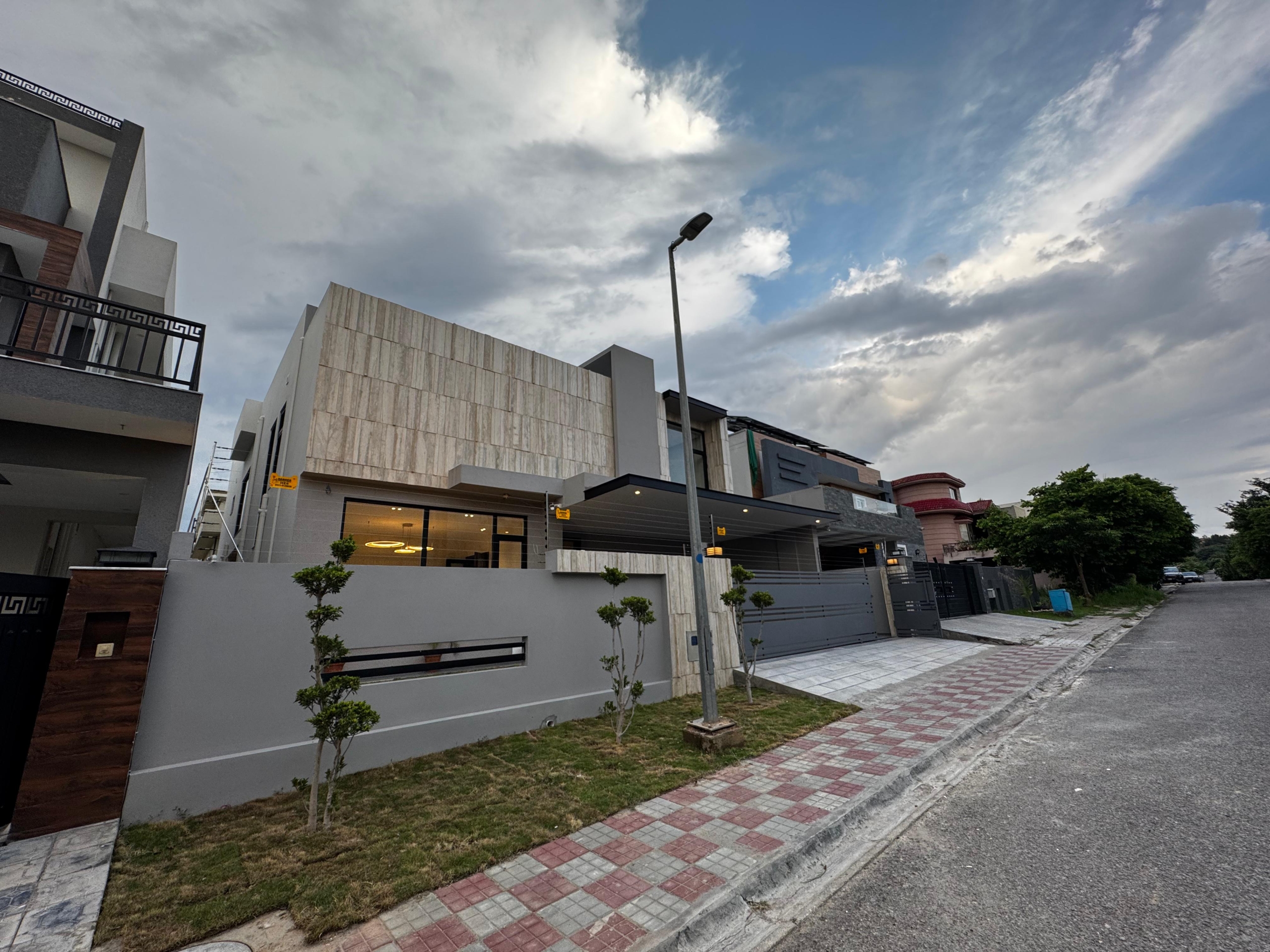 designer-house-with-lawn-rahbar-estate.jpg