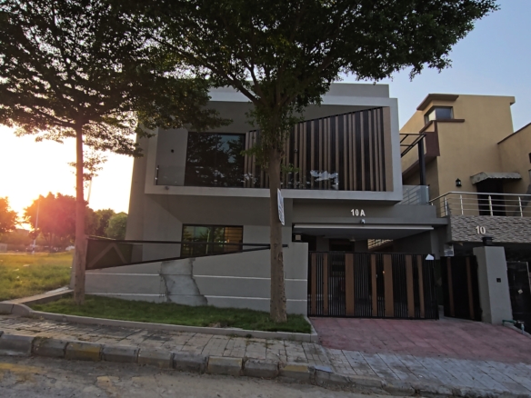 10 Marla Lake View House in Bahria Town Phase 8 with car porch and 5 bedrooms
