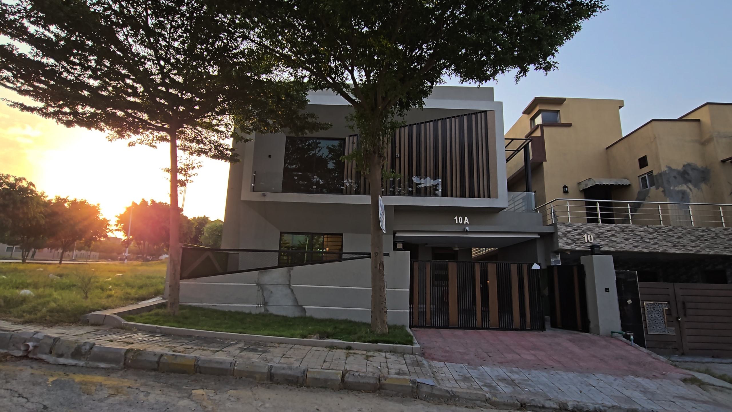 10 Marla Lake View House in Bahria Town Phase 8 with car porch and 5 bedrooms 10 Marla Lake View House in Bahria Town Phase 8 with car porch and 5 bedrooms