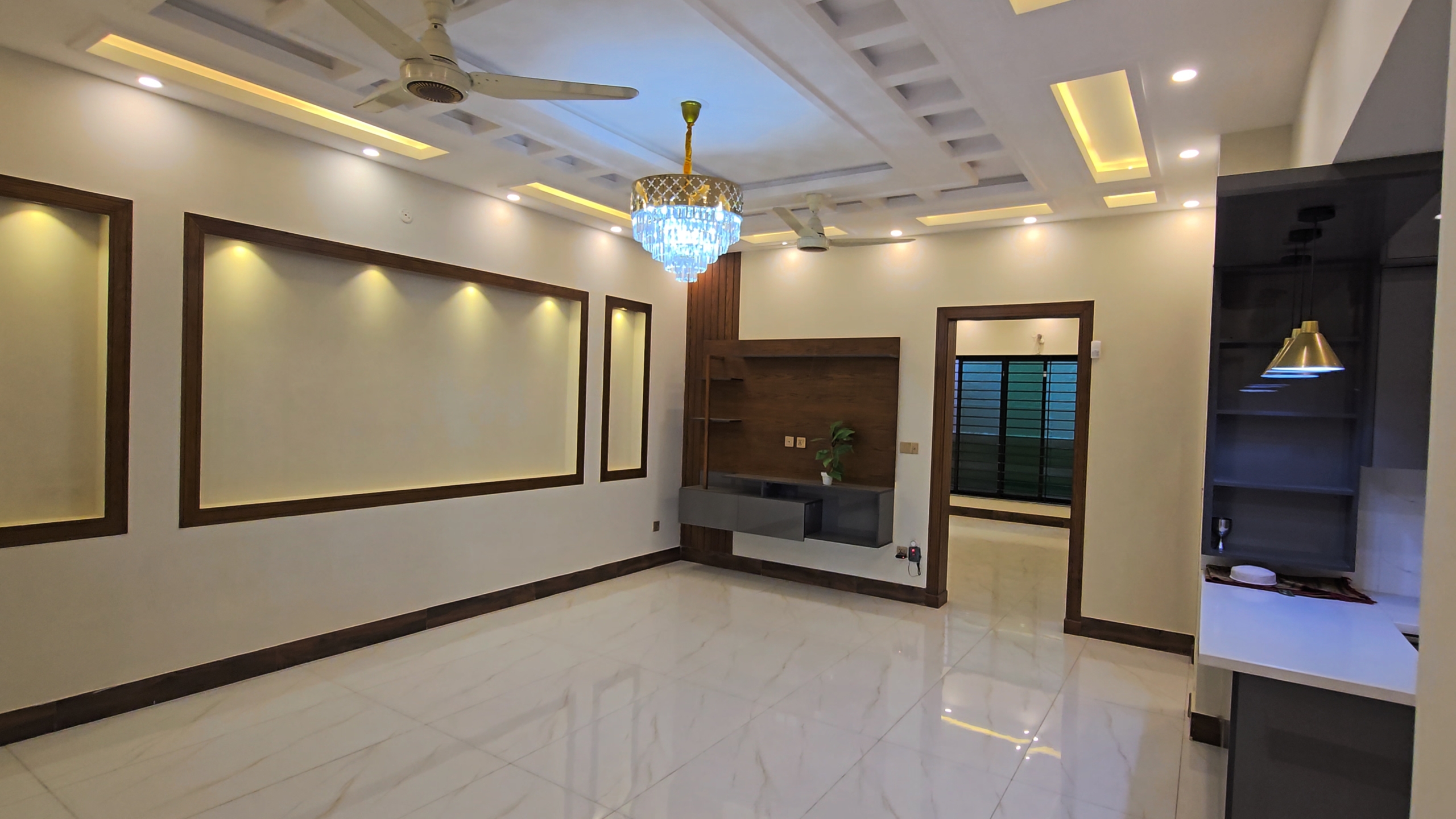 luxury-house-bahria-town-rahbar-estate.jpg 10 Marla Lake View House in Bahria Town Phase 8 with car porch and 5 bedrooms