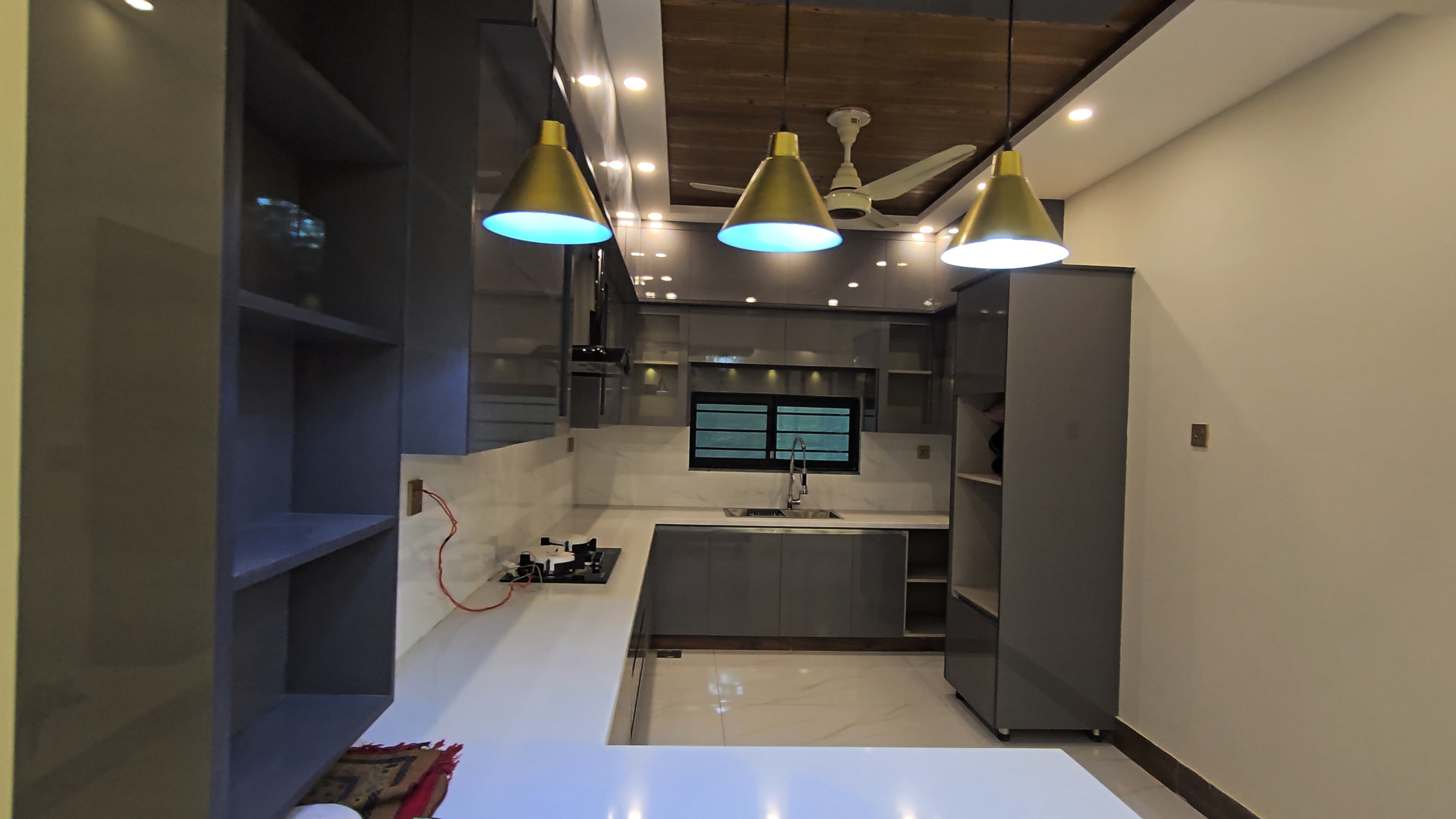 luxury-house-bahria-town-rahbar-estate.jpg 10 Marla Lake View House in Bahria Town Phase 8 with car porch and 5 bedrooms