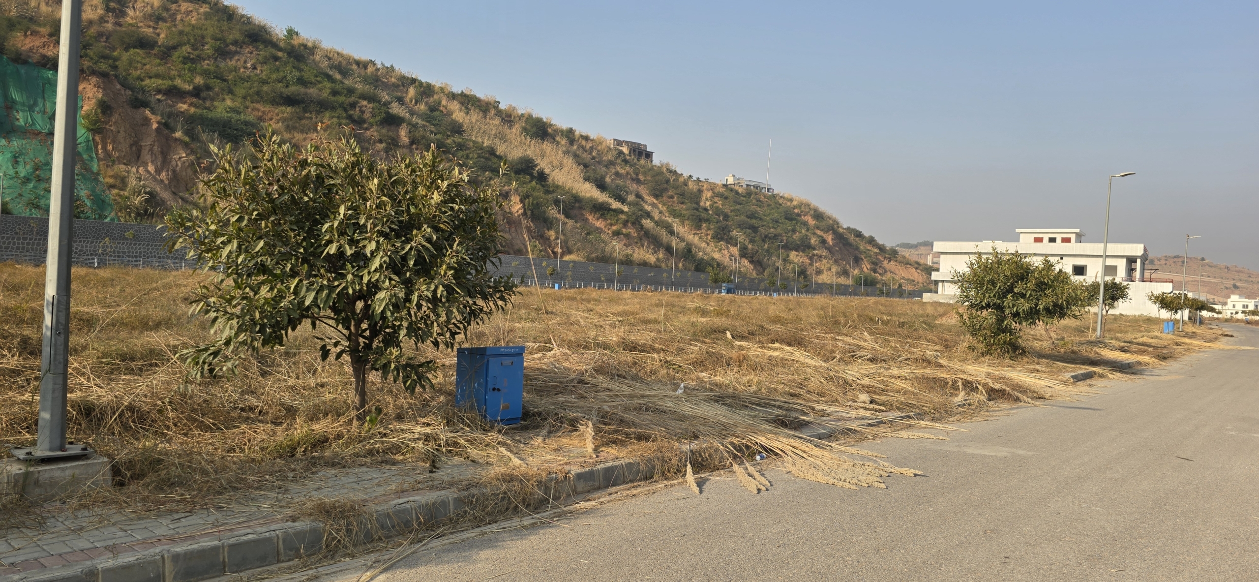 Alt Text: Peaceful residential neighbourhood in DHA Phase 4 Alt Text: Peaceful residential neighbourhood in DHA Phase 4