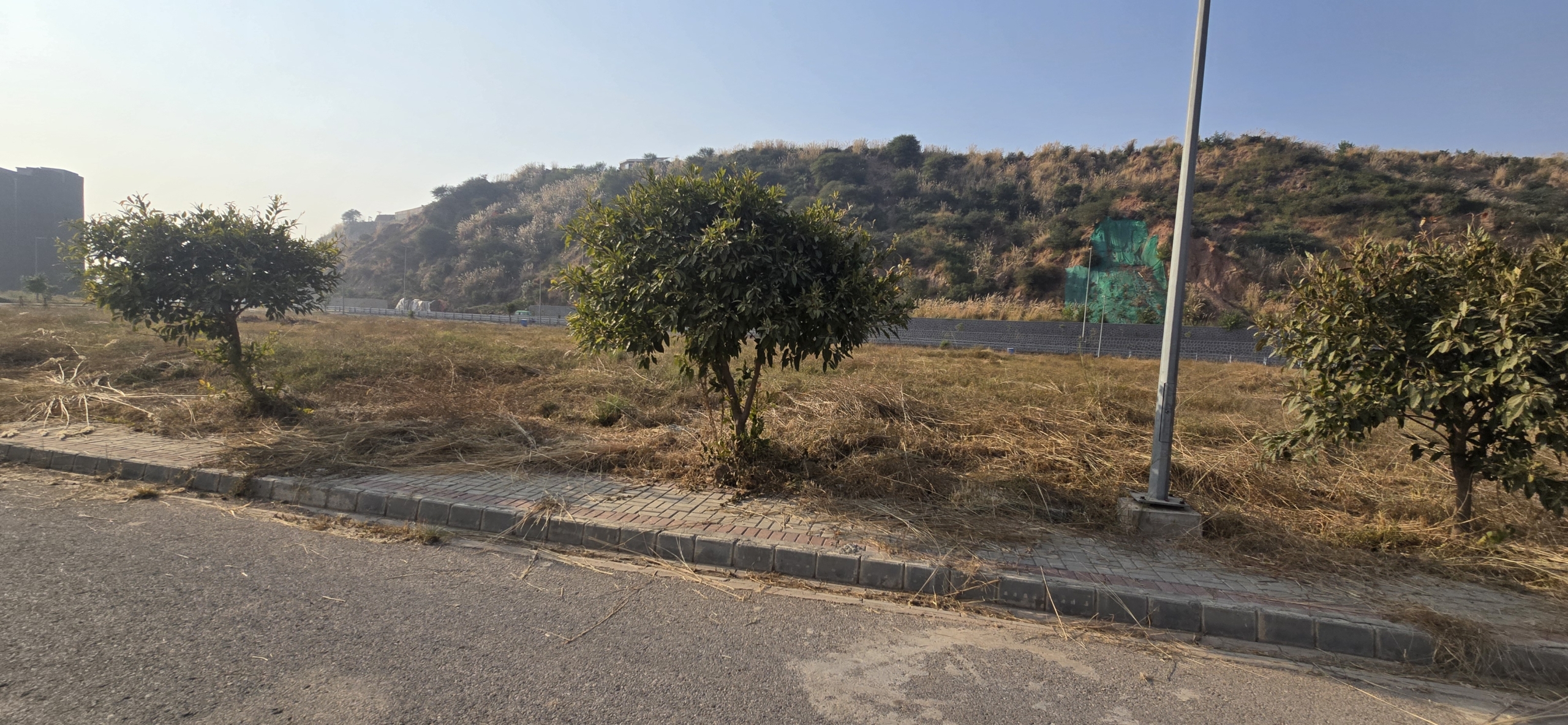 Alt Text: Peaceful residential neighbourhood in DHA Phase 4 Alt Text: Peaceful residential neighbourhood in DHA Phase 4