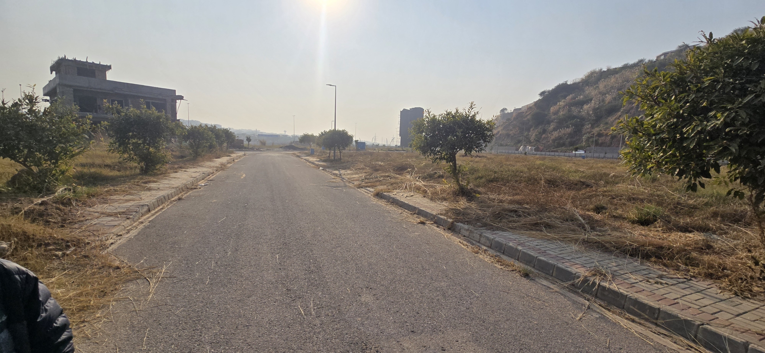 Alt Text: Peaceful residential neighbourhood in DHA Phase 4 Alt Text: Peaceful residential neighbourhood in DHA Phase 4